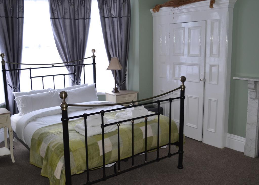 Corra Lynn Bed & Breakfast วิทบี ภายนอก รูปภาพ